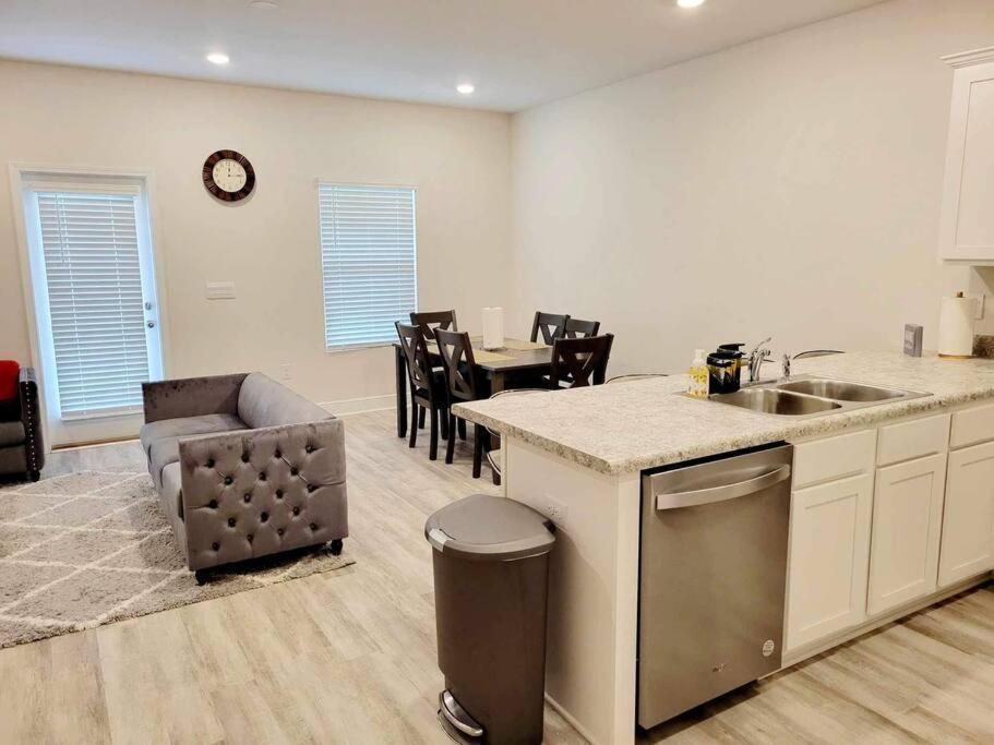 דירות Brand New House In Pensacola,Ev Connector Available מראה חיצוני תמונה